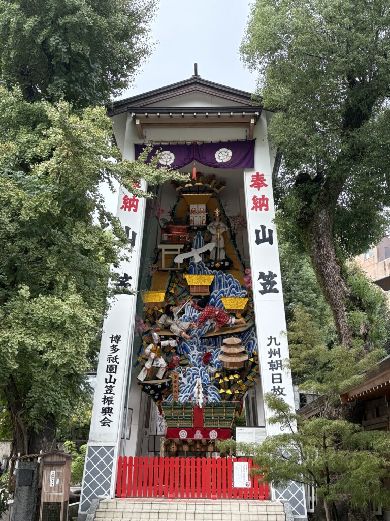 櫛田神社にある山笠。