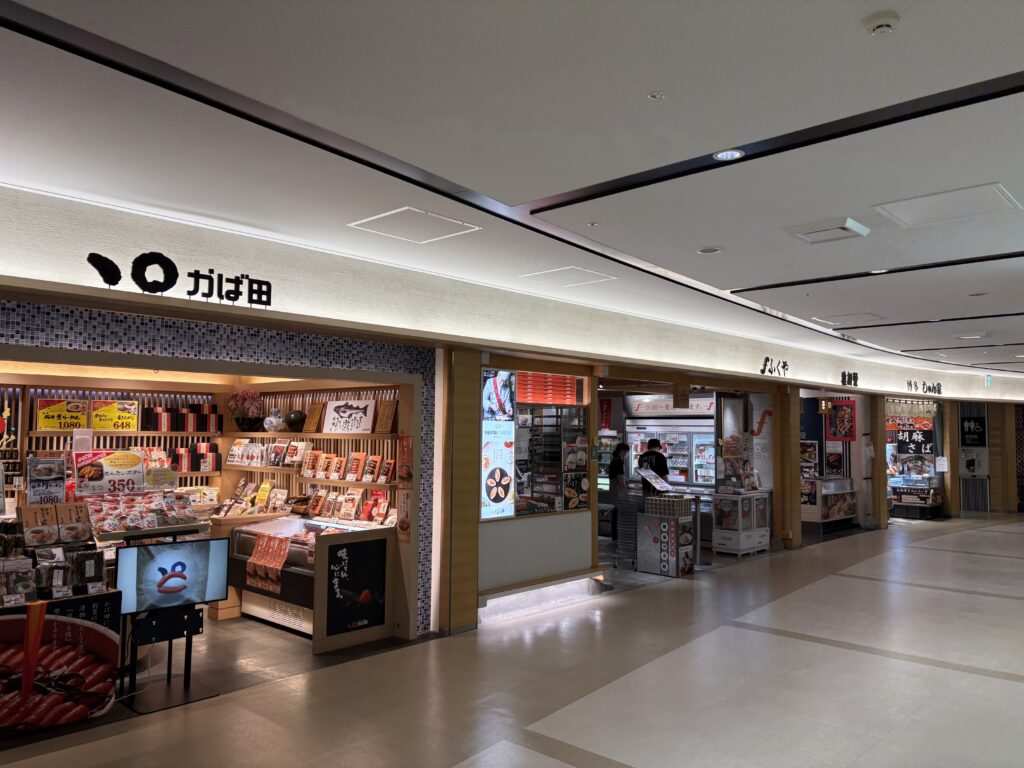 福岡空港２Fにある明太子屋さんの店舗の外観。