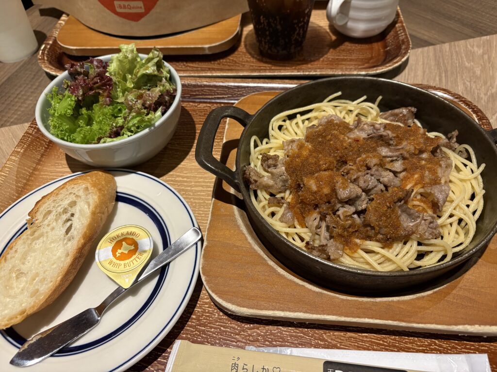 国内線旅客ターミナルビル 2Fにあるバタービーフ焼き。福岡人に愛される味。