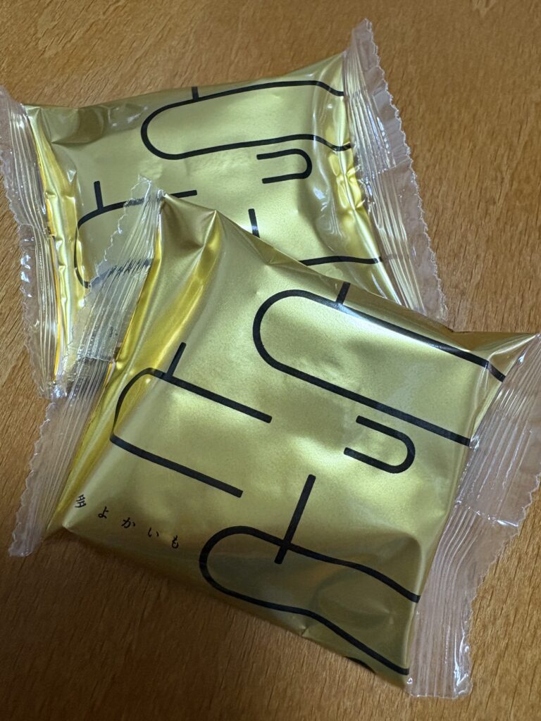 袋に入った「とっとーと」福岡銘菓。