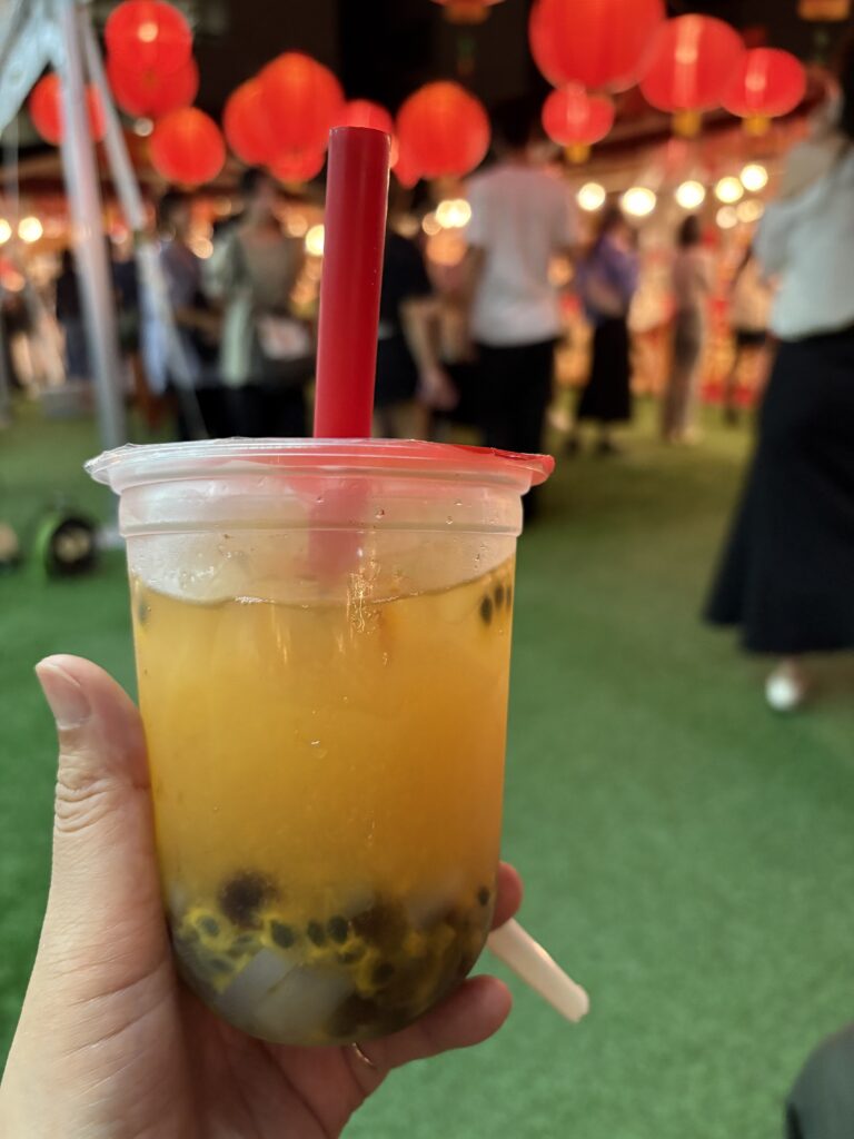 台湾祭 in 福岡2025で販売されていたパッションフルーツティー。タピオカ入りで爽やかな味わい