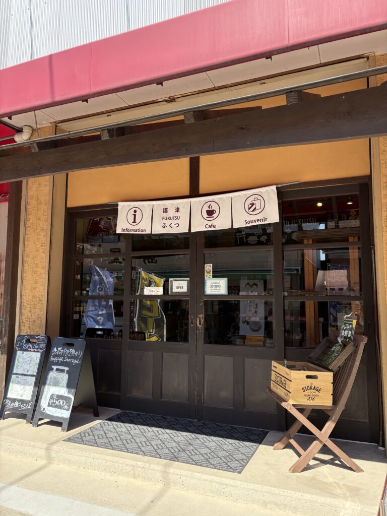 宮地嶽神社参道沿いの「光の道カフェ」。休憩やお土産にもおすすめ