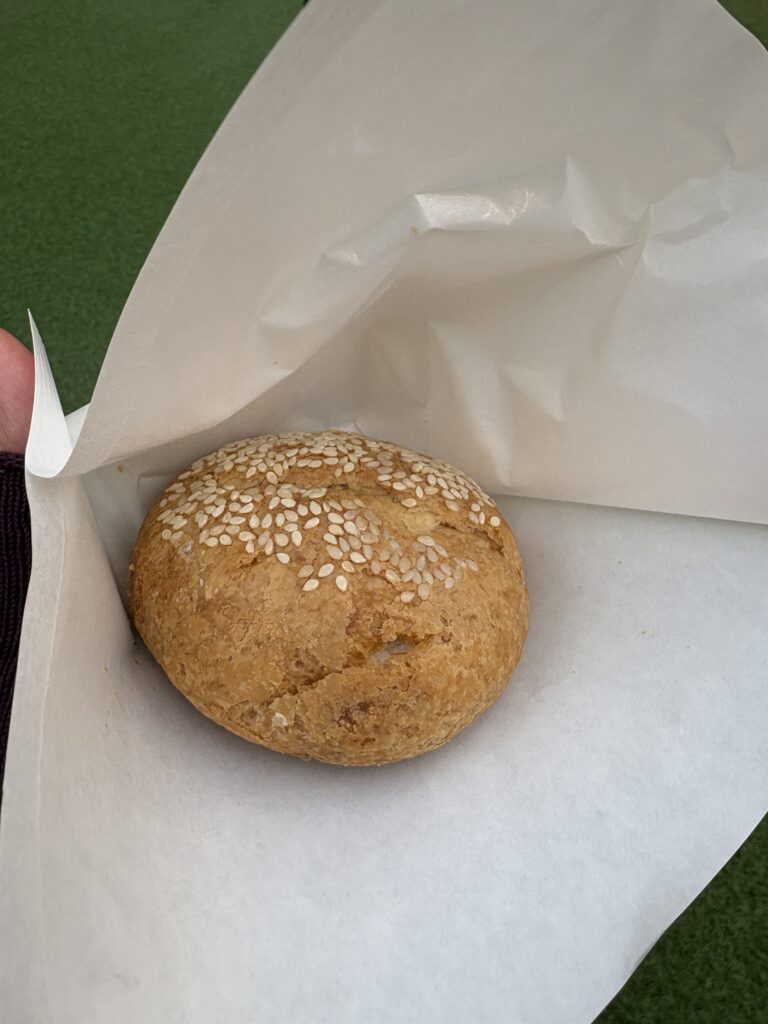 台湾祭 in 福岡 2026で販売されている胡椒餅。焼きたてが楽しめる台湾夜市グルメ