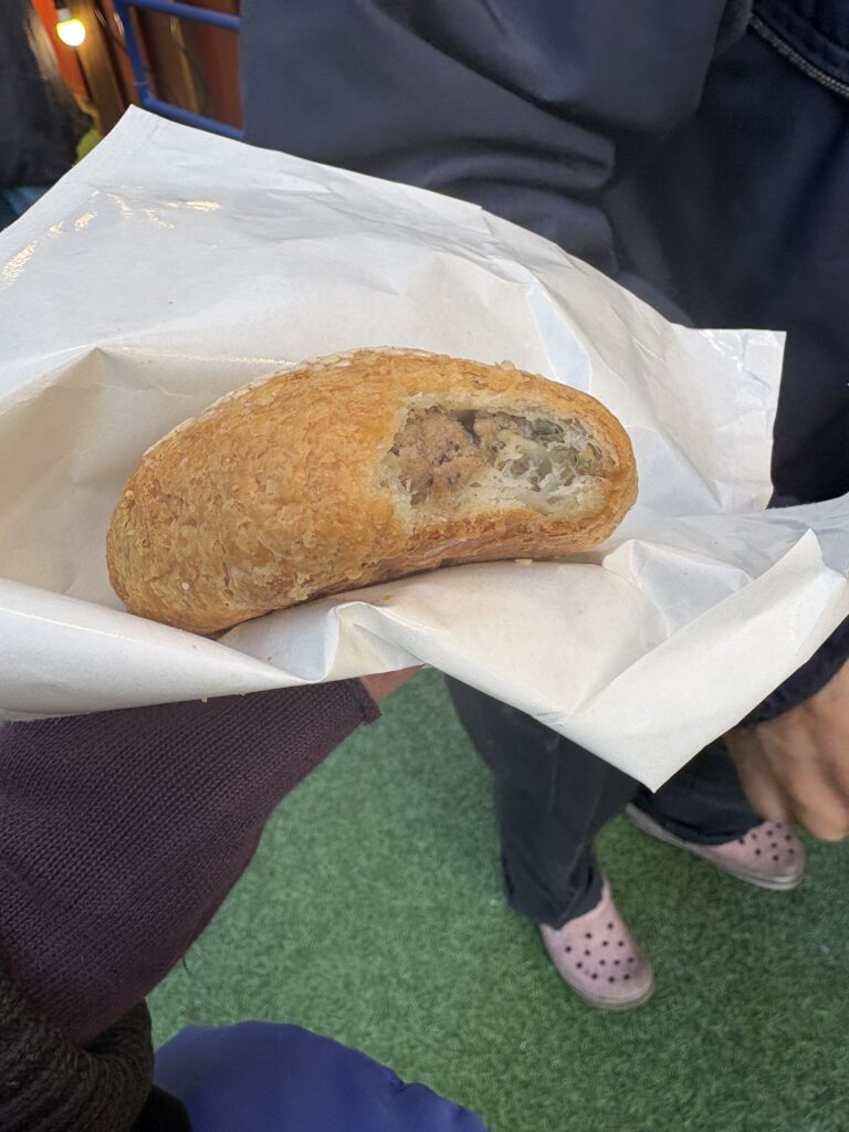 台湾祭 in 福岡 2026の胡椒餅。香ばしい生地とスパイシーな肉餡が詰まった台湾屋台グルメ