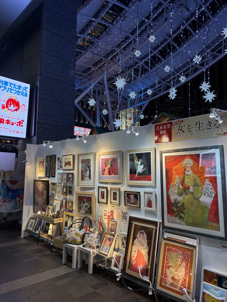 2025年クリスマスマーケット博多にある吉永有里さんの個展風景。