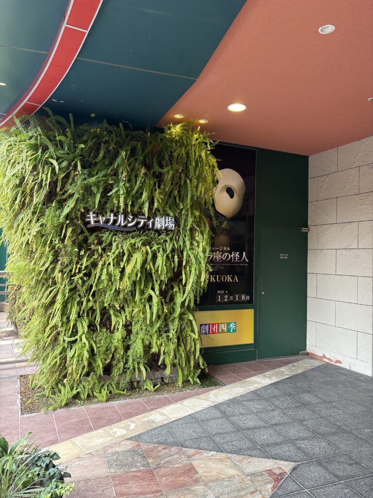 キャナルシティ博多のキャナルシティ劇場入口付近。観劇や散策ができる屋内スポット